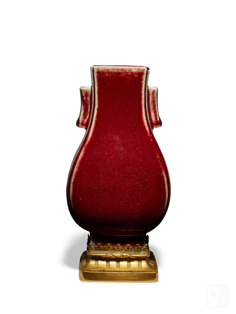 清十八世紀 嵌鎏金銅紅釉小貫耳瓶  CHINA, QING DYNASTY, 18TH CENTURY